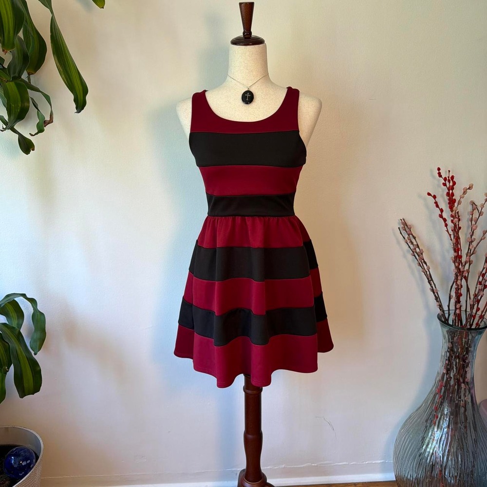 Wet Seal Red Black Stripe Babydoll Dress Emo Goth Y2K Skater Mini Dress Small